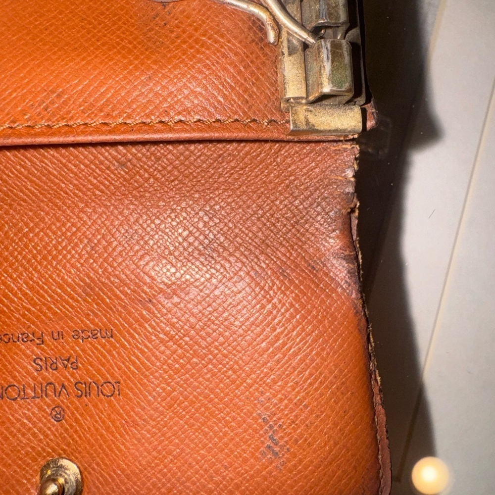Authentic Louis Vuitton Monogram Key Holder. Vintage. - Picture 10 of 11